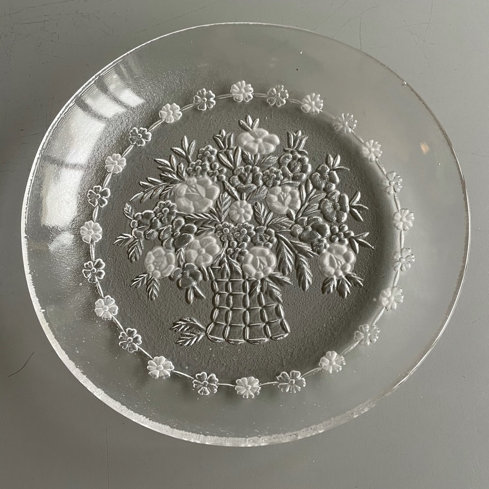 EUC Vintage Floral Bouquet Glass Plate